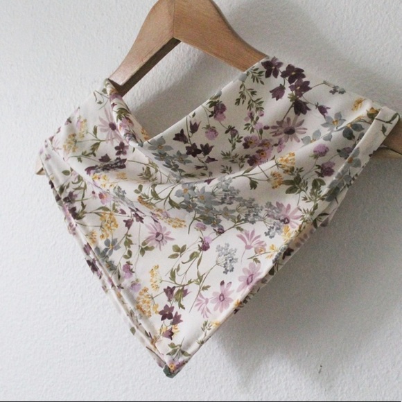 NWT Handmade Floral 18” x 18” Scarf L1047